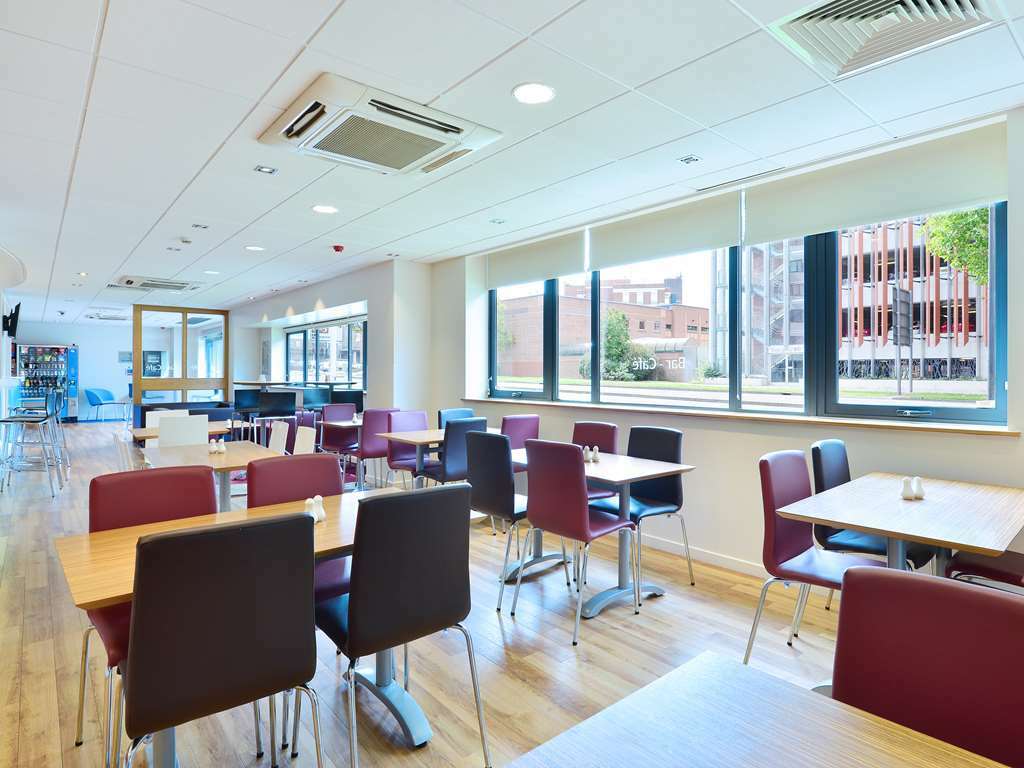 Travelodge Swindon Central Ресторан фото